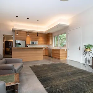  Guest house Private Modern Queenswood